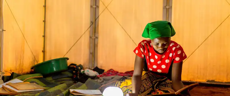 Tanzania_refugee-woman-studying