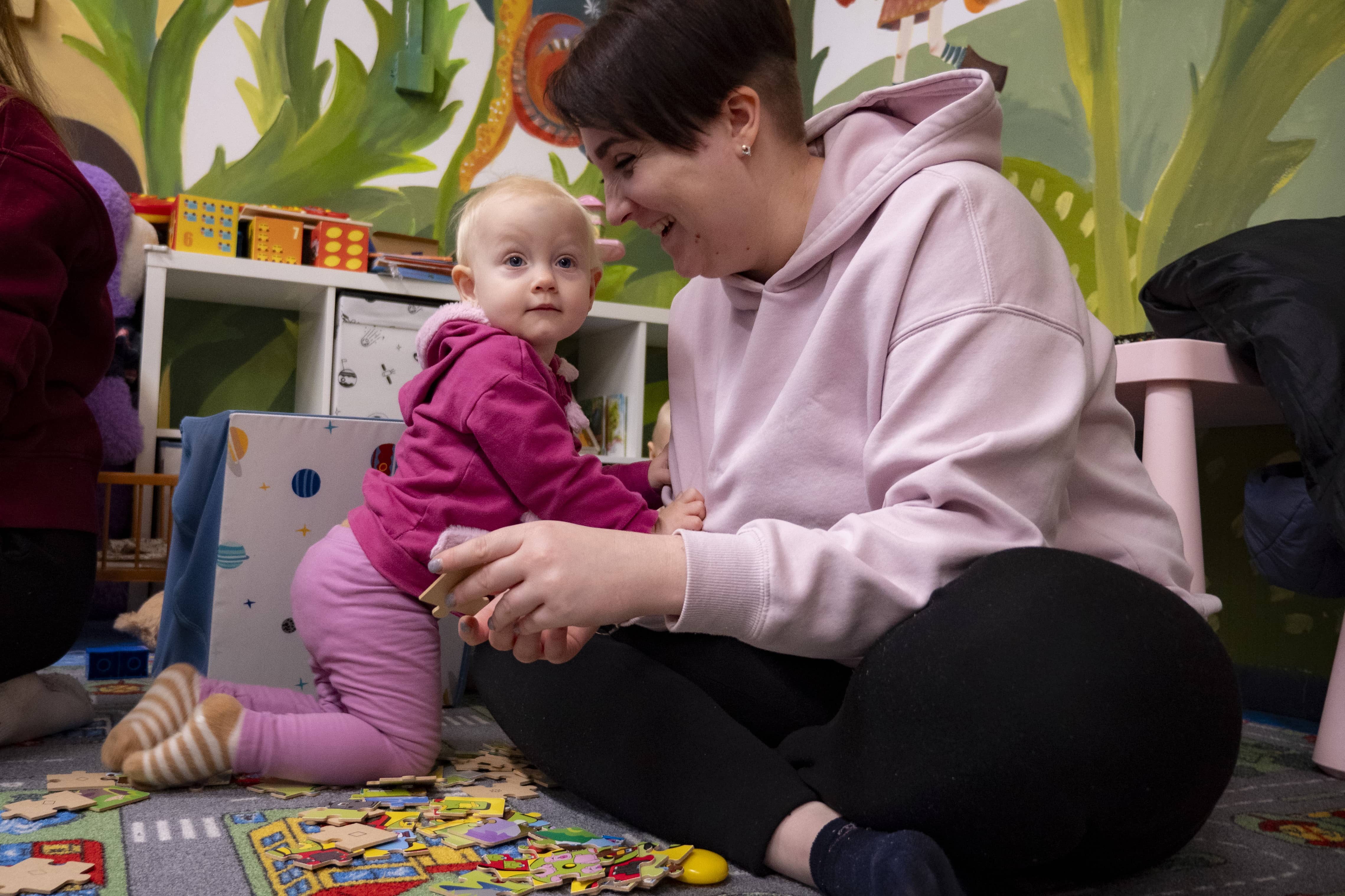 Hungary_Young-mothers-club