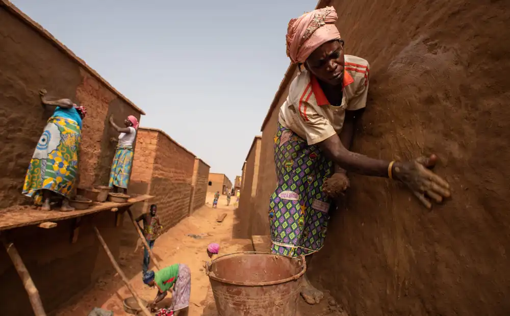 Burkina Faso Internally Displaced And Locals Learn To Build Eco Friendly Homes