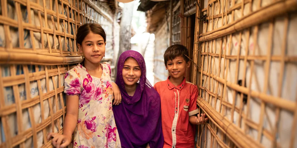 bangladesh_orphaned-ayesha-is-like-a-mother-to-her-brother-and-sister