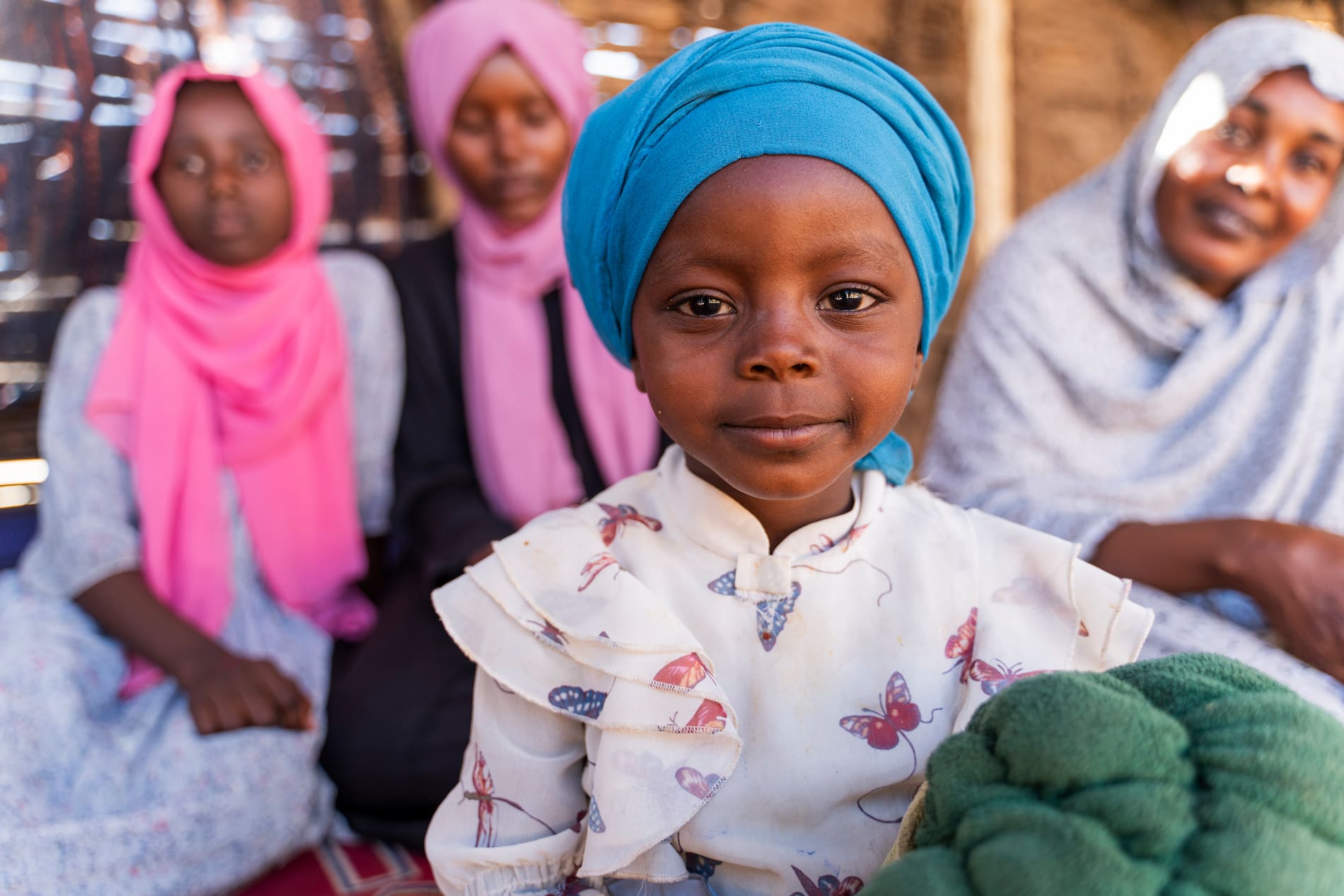 Chad_Sudanese-refugee-girl-with-family