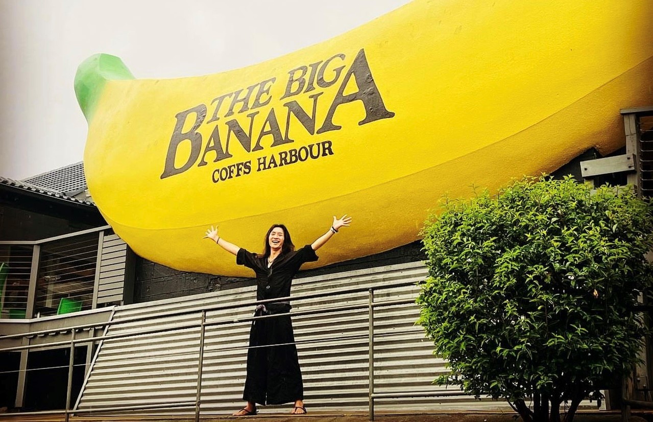 Australia_Uni in front of Big Banana