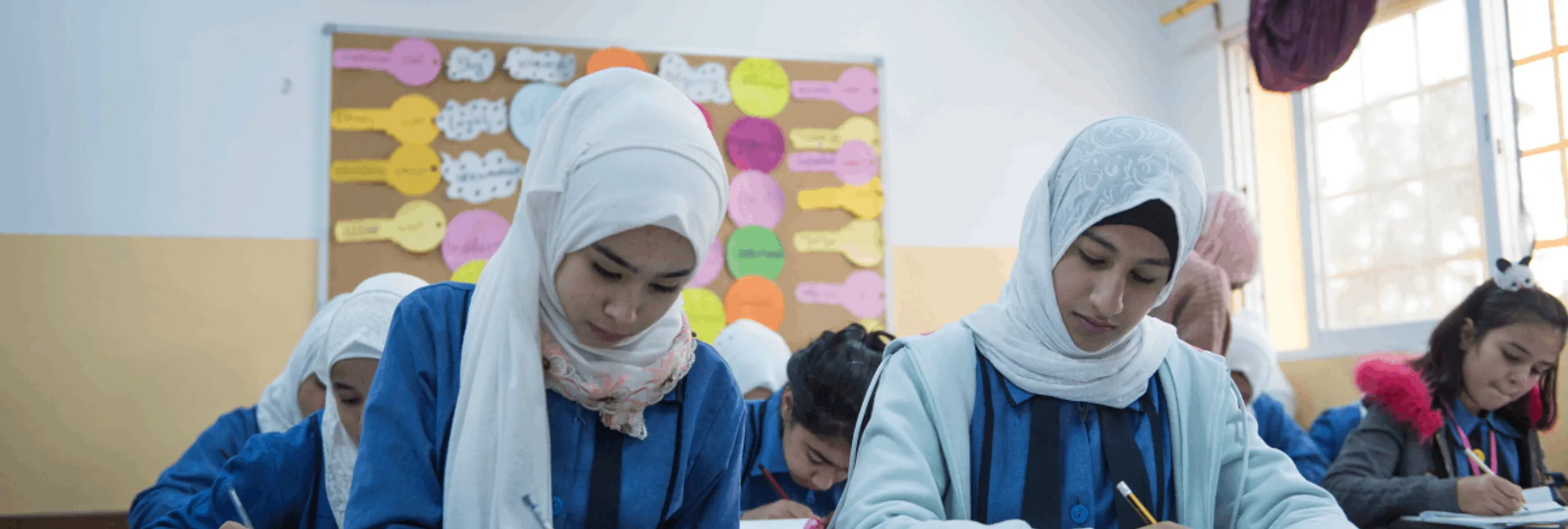 banner_jordan_girls-studying-in-classroom-in-jordan
