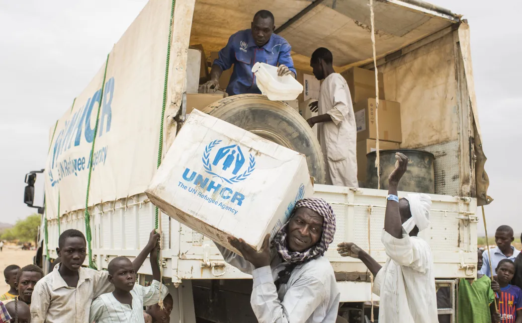 CHAD_Hundreds of newly arrived Sudanese refugees wait for the distribution of UNHCR relief kits