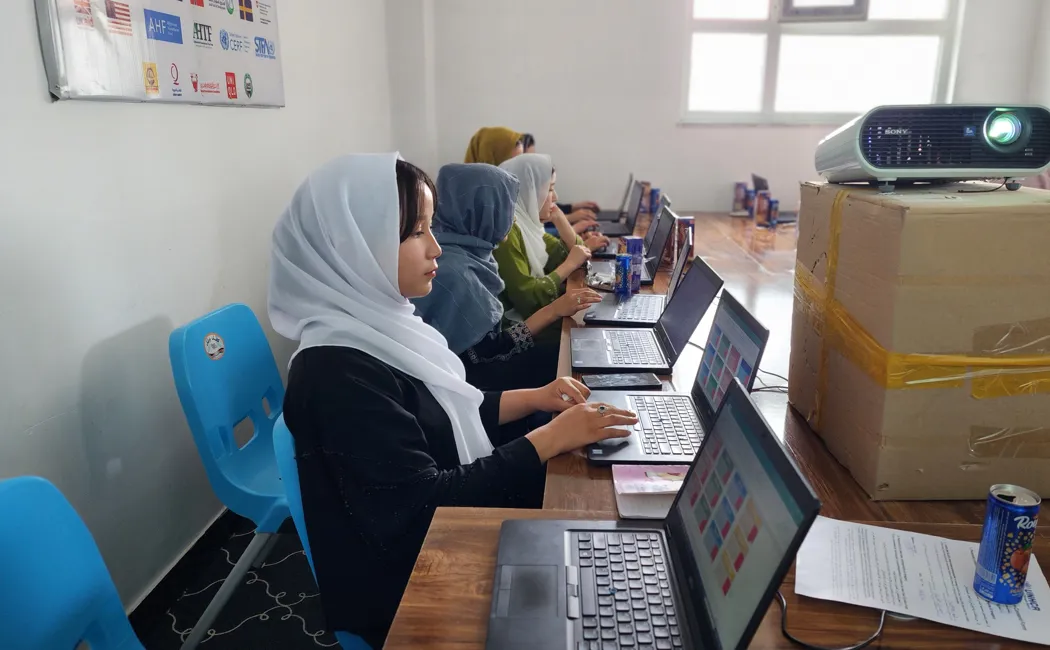 Afghanistan_Farahnaz-UNHCR-computer-class-beneficiary