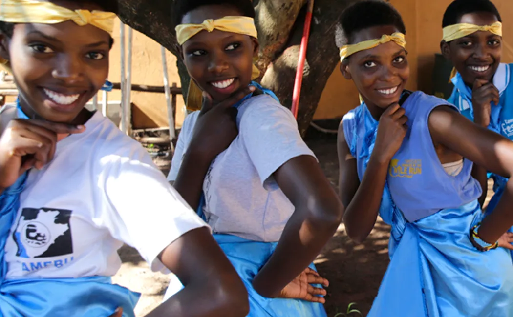 In Text Kumi Dancers