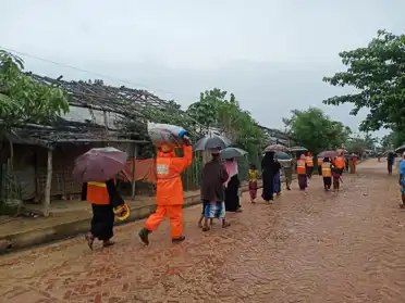 Refugees evacuate before Cyclone Mocha hits Bangladesh
