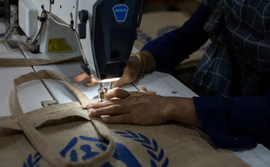 Bangladesh_Rohingya-women-makes-eco-friendly-products