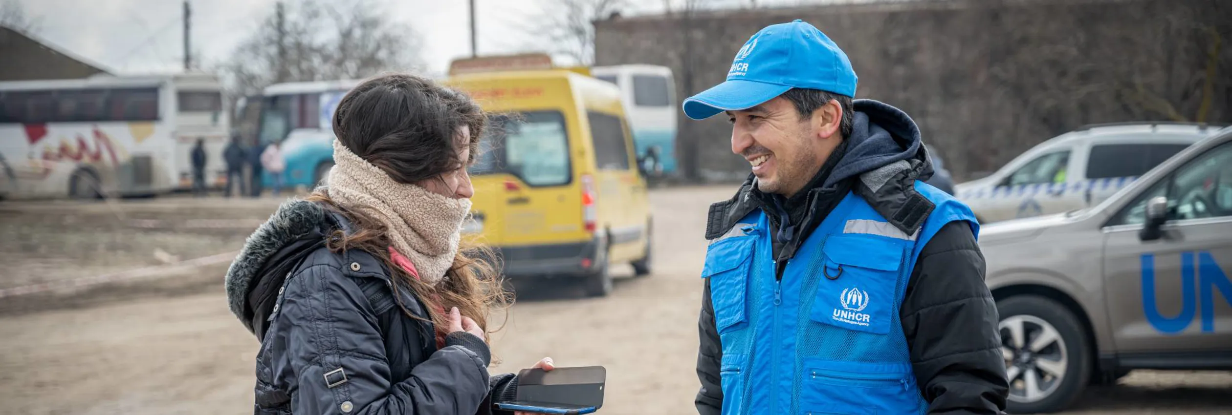 Banner Romania Unhcr Staff Member Assists Ukrainian Refugee