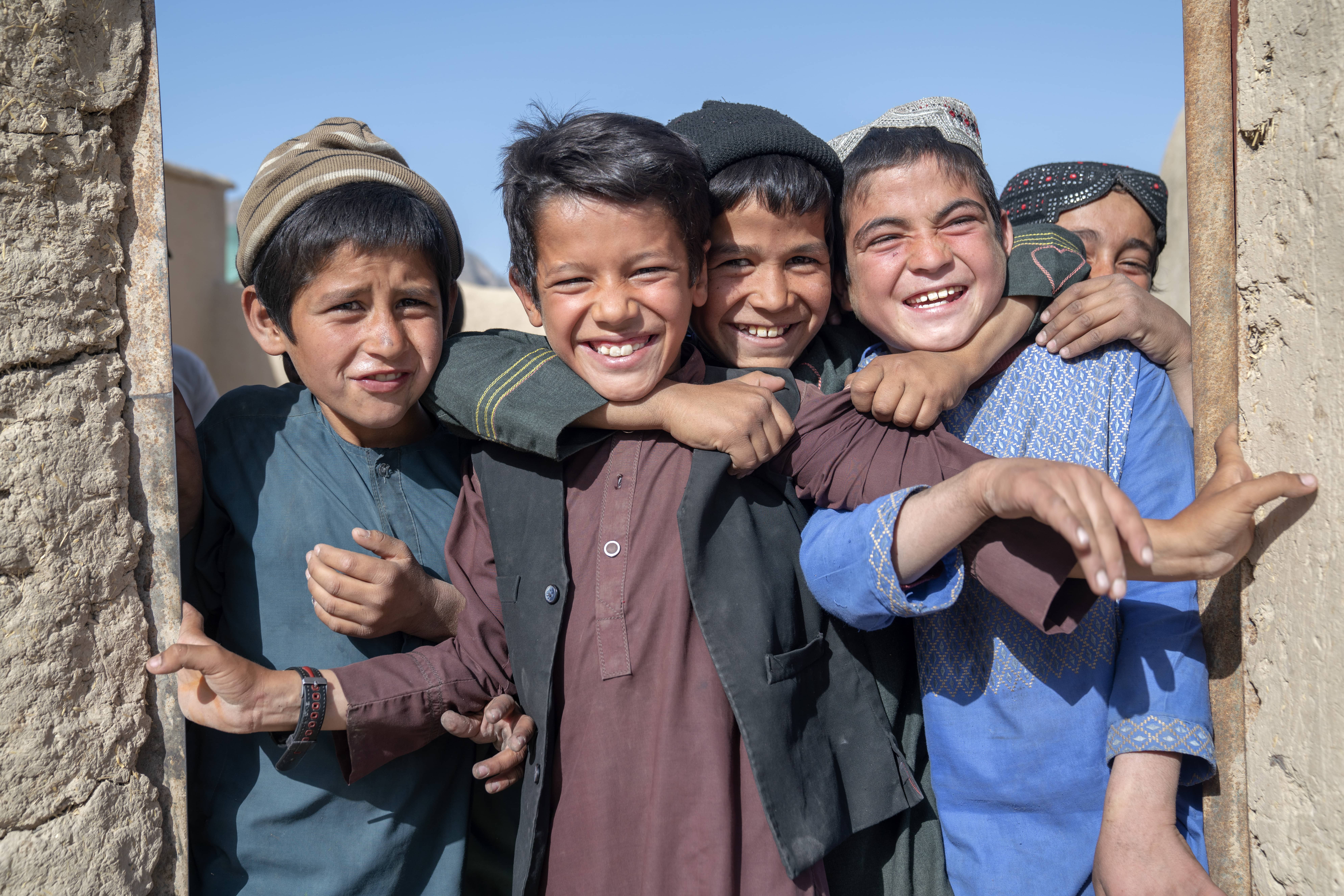 Afghanistan_children-smiling-and-playing